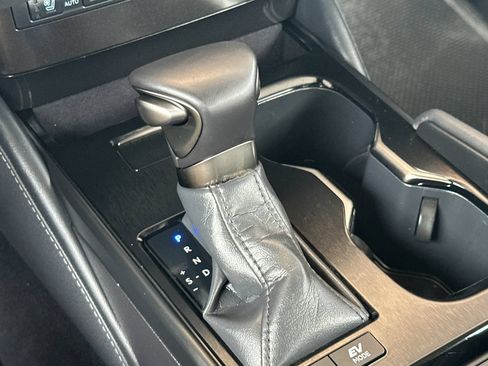 Used 2025 Lexus ES 300h w/ Premium Package FWD image 17