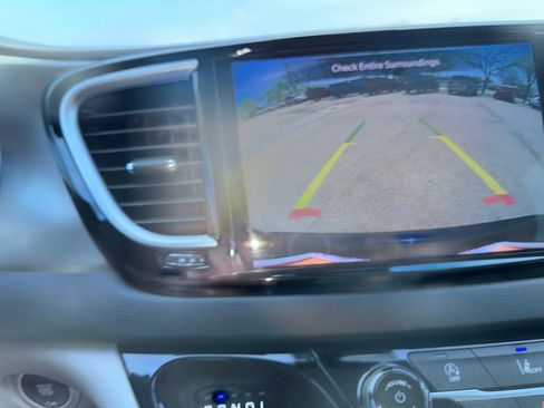 Used 2022 Chrysler Pacifica Touring-L image 20