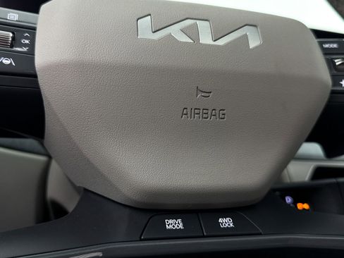 Used 2024 Kia EV9 Wind AWD/4WD image 9