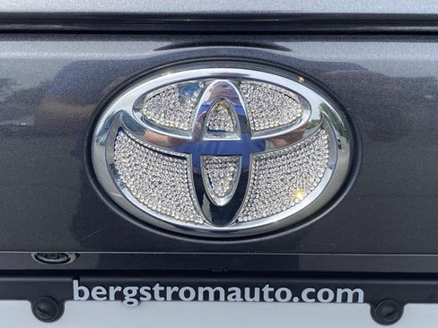 Used 2022 Toyota RAV4 XLE Premium AWD/4WD image 7