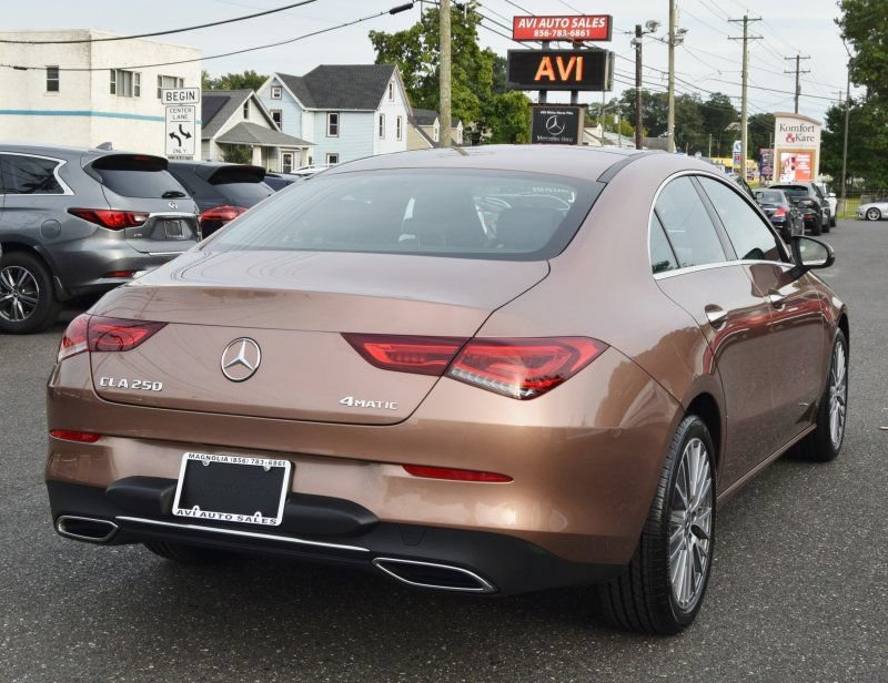 Used 2023 Mercedes-Benz CLA 250 4MATIC w/ Premium Package image 11