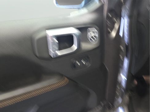 Used 2025 Jeep Wrangler Unlimited Sahara AWD/4WD image 9