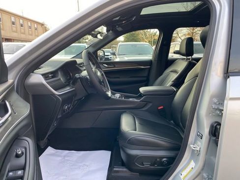 New 2025 Jeep Grand Cherokee Limited w/ Black Appearance Package image 22