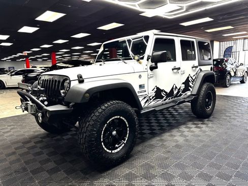 Used 2017 Jeep Wrangler Unlimited Sport w/ Quick Order Package 24S AWD/4WD image 8