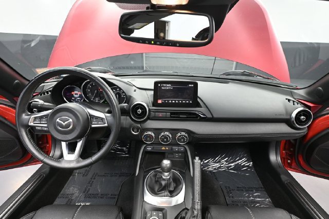 Used 2022 MAZDA MX-5 Miata RF Grand Touring RWD image 18