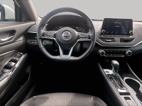 Certified 2022 Nissan Altima 2.5 SV w/ SV Premium Package FWD image 6