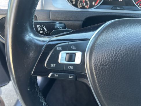 Used 2016 Volkswagen Golf S image 13