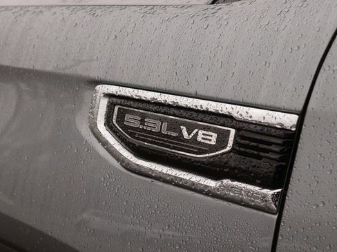 New 2025 GMC Sierra 1500 SLE image 9