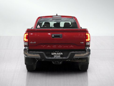 Used 2022 Toyota Tacoma SR5 AWD/4WD image 4