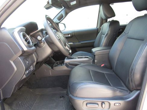 Used 2023 Toyota Tacoma TRD Sport w/ TRD Premium Sport Package AWD/4WD image 14