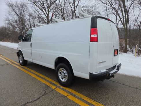 Used 2019 Chevrolet Express 3500 w/ Driver Convenience Package image 4