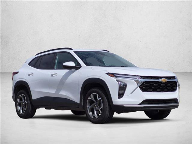 Used 2025 Chevrolet Trax LT FWD image 3