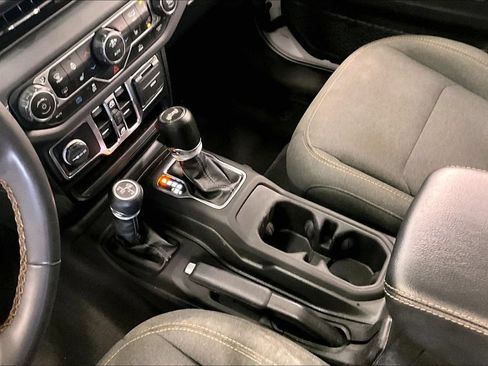 Used 2024 Jeep Wrangler Unlimited Sahara AWD/4WD image 16