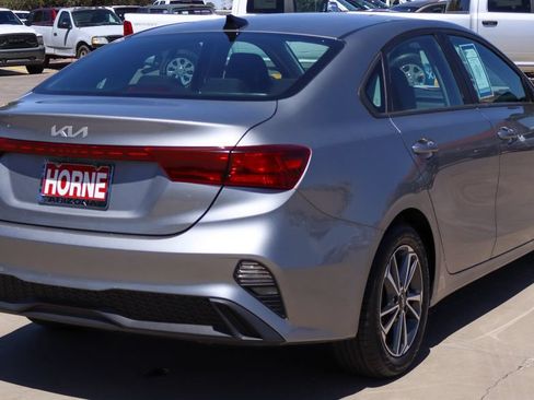 Used 2023 Kia Forte LXS FWD image 3
