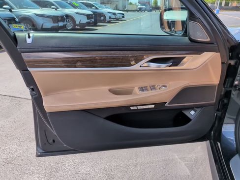 Used 2018 BMW 740e xDrive AWD/4WD image 15