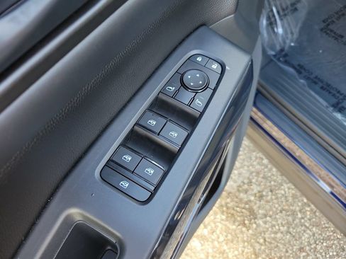 Certified 2024 Nissan Pathfinder SV FWD image 13
