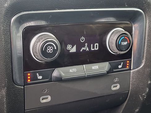 Used 2023 Chevrolet Suburban Premier AWD/4WD image 34