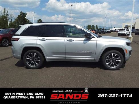 New 2023 Jeep Grand Cherokee Overland w/ Luxury Tech Group IV AWD/4WD image 3