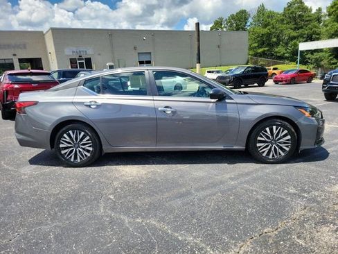 Used 2025 Nissan Altima 2.5 SV FWD image 20