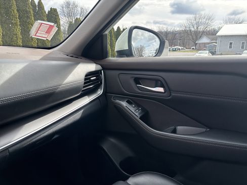 Used 2023 Nissan Rogue SV w/ SV Premium Package image 21