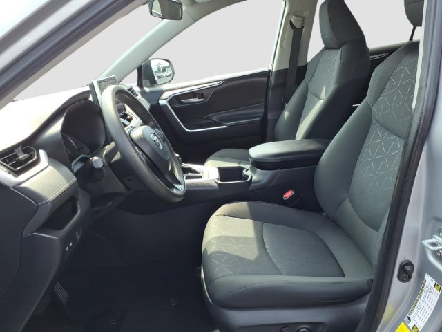 Used 2024 Toyota RAV4 XLE FWD image 5