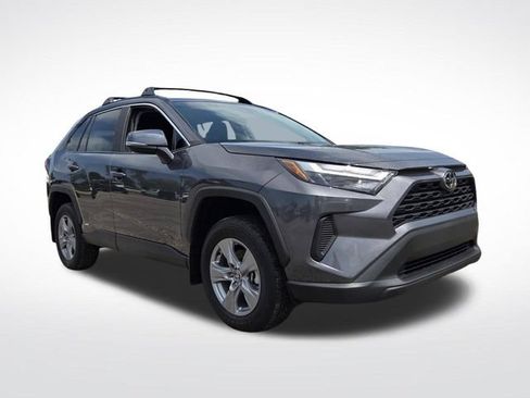 Used 2025 Toyota RAV4 XLE AWD/4WD image 1