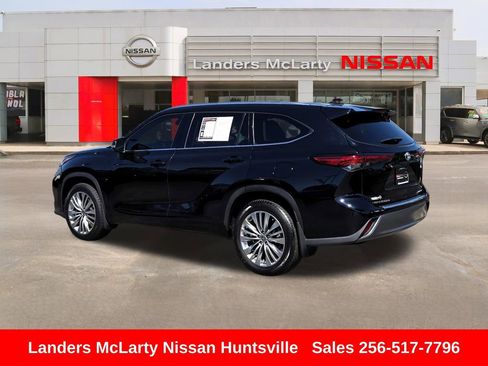 Used 2023 Toyota Highlander Platinum image 6