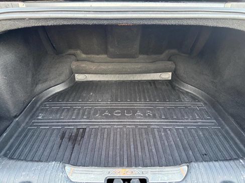 Used 2016 Jaguar XJ R-Sport image 9