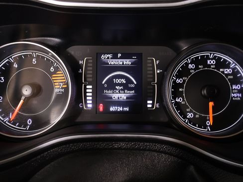 Used 2020 Jeep Cherokee Latitude w/ Cold Weather Group image 4