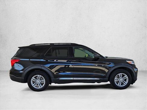 Used 2023 Ford Explorer XLT w/ Equipment Group 202A AWD/4WD image 4