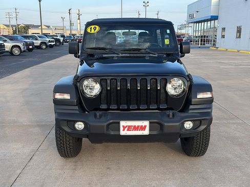 Used 2019 Jeep Wrangler Unlimited Sport image 4
