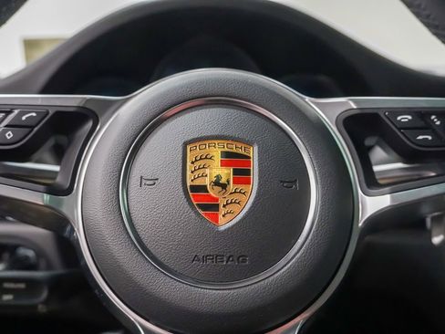 Certified 2021 Porsche Macan image 27