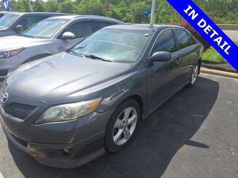 Used 2011 Toyota Camry SE w/ SE Extra-Value Pkg #1 FWD image 3
