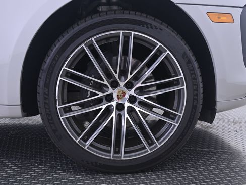 Certified 2023 Porsche Macan AWD/4WD image 14