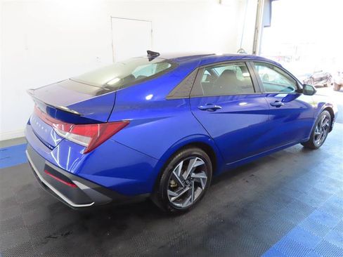 Used 2025 Hyundai Elantra Sport FWD image 13