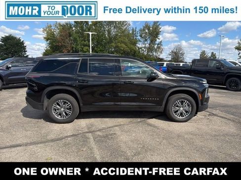 Used 2025 Chevrolet Traverse LT image 3