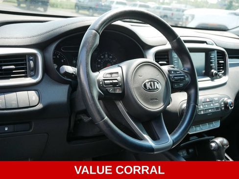 Used 2017 Kia Sorento AWD w/ LX Convenience Package image 10