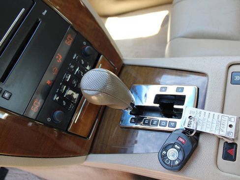 Used 2005 Cadillac STS w/ Preferred Equipment Group RWD image 25