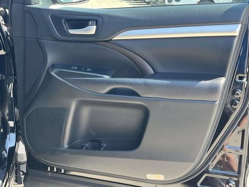 Used 2018 Toyota Highlander XLE w/ Protection Package #3 AWD/4WD image 28