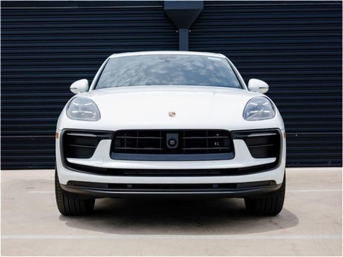 Certified 2025 Porsche Macan image 10