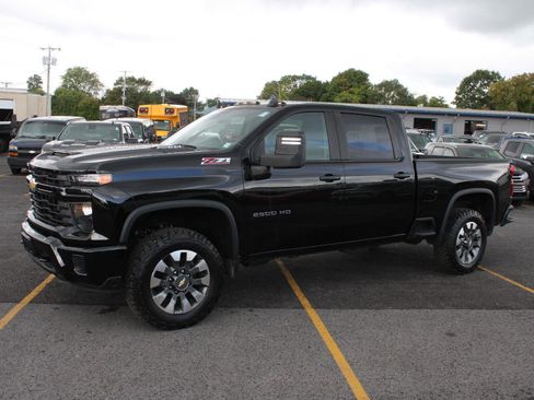 Used 2025 Chevrolet Silverado 2500 Custom w/ Custom Convenience Package AWD/4WD image 5