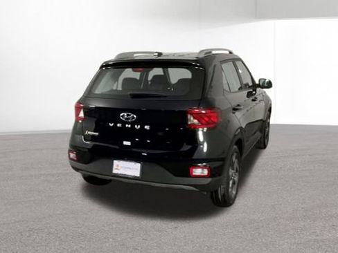 Certified 2025 Hyundai Venue SEL image 9