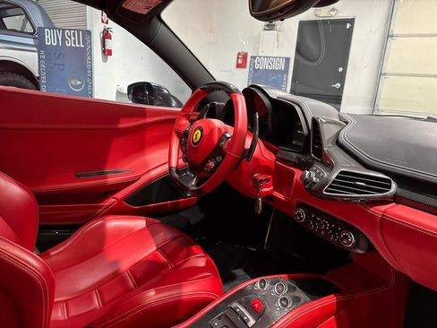 Used 2015 Ferrari 458 Spider RWD image 34