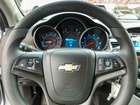 Used 2015 Chevrolet Cruze LT w/ Technology Package image 12