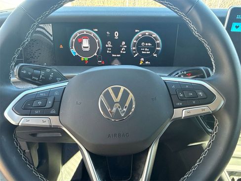 Used 2025 Volkswagen Tiguan S image 18