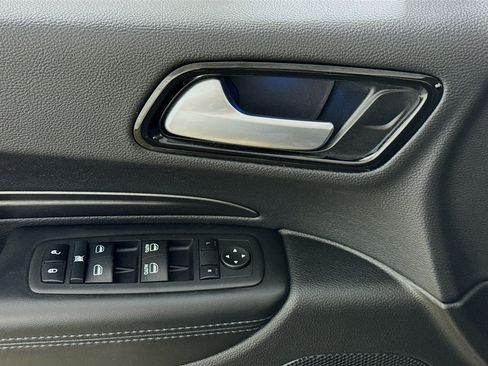 Used 2022 Dodge Durango SXT w/ Anodized Platinum Package AWD/4WD image 20