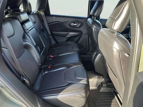 Used 2019 Jeep Cherokee Limited image 12