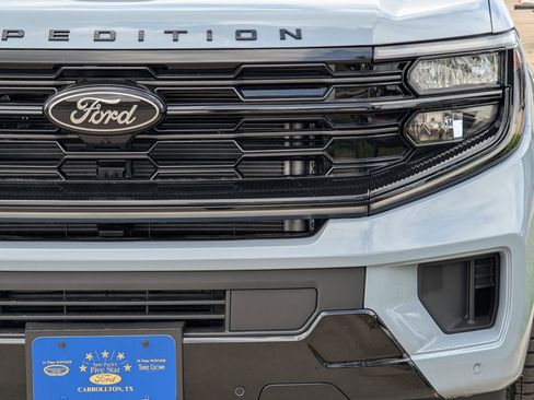 New 2026 Ford Expedition Platinum image 8