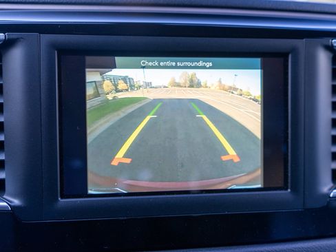 Used 2018 Chrysler Pacifica Touring-L FWD image 19