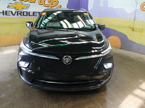 Used 2023 Buick Enclave Essence image 3
